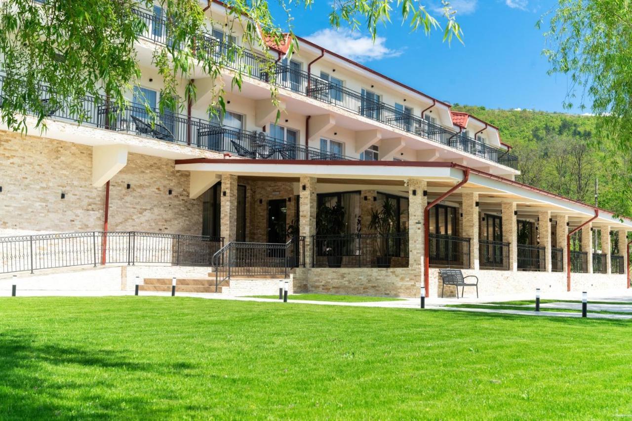 Vega Resort Restaurant & Lodge Orşova Extérieur photo